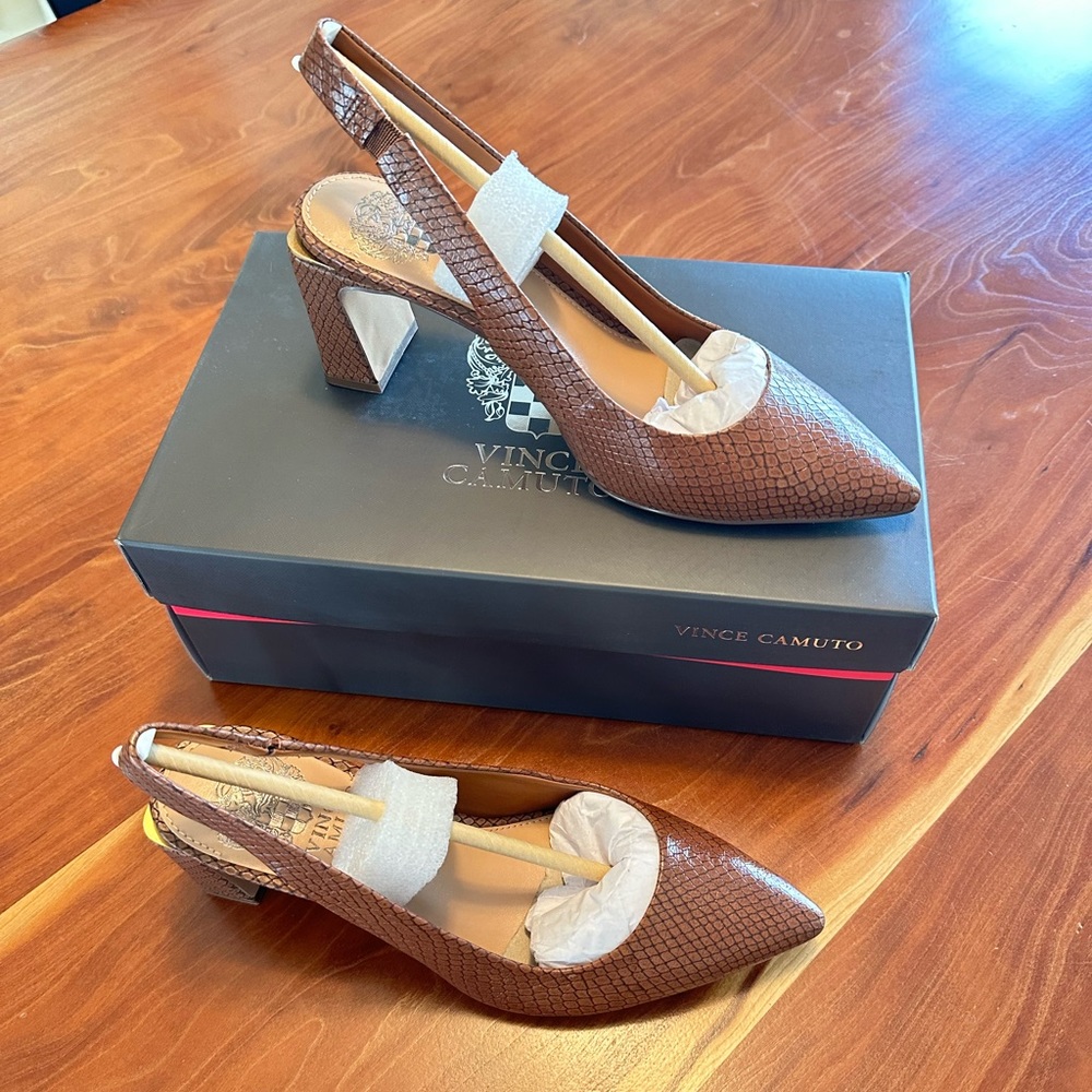 Vince Camuto Hamden slingback in Warm Camel. Worn twice. Mint condition!